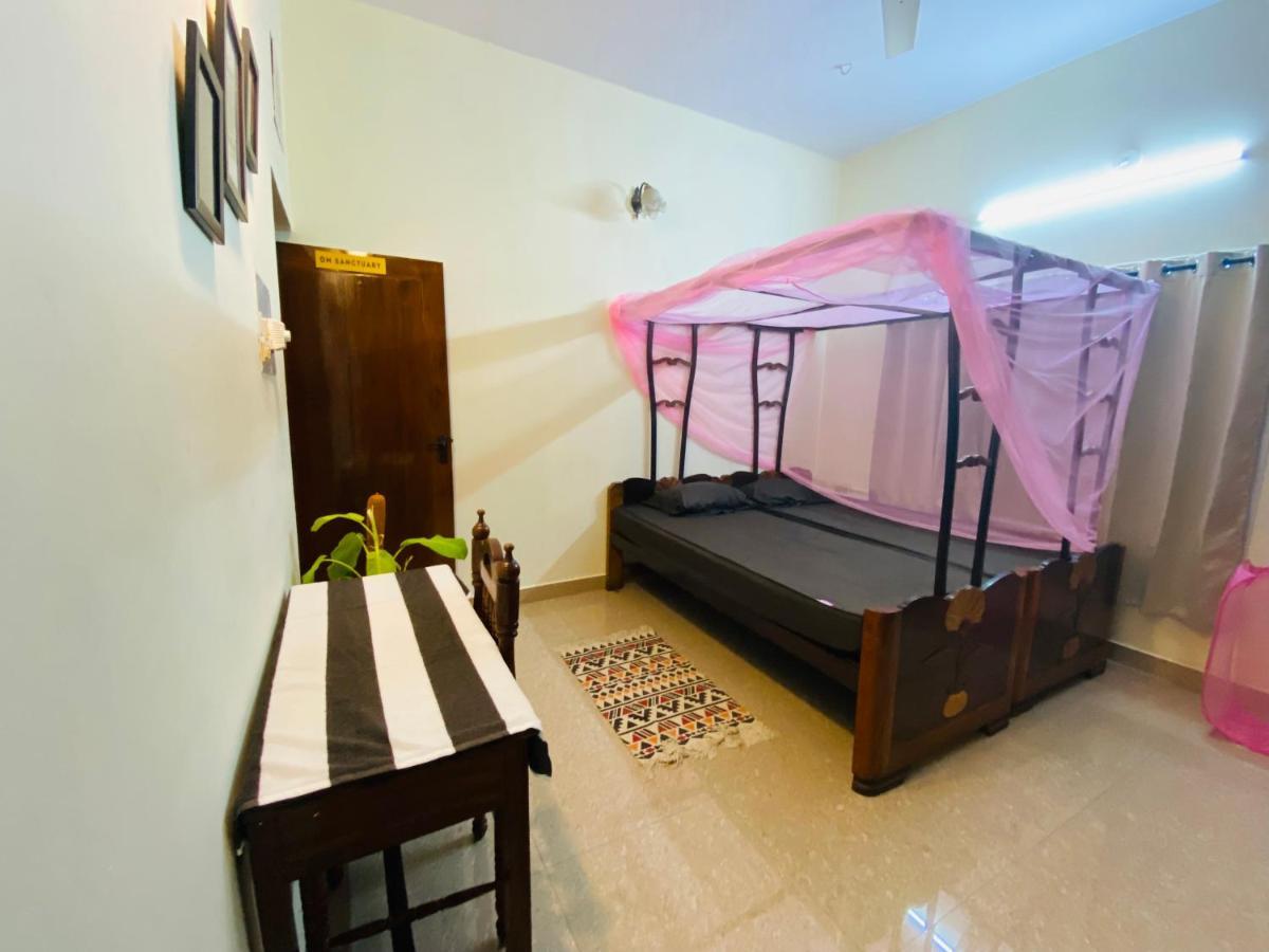 Crossroads Hostel 1980 Mysore Luaran gambar