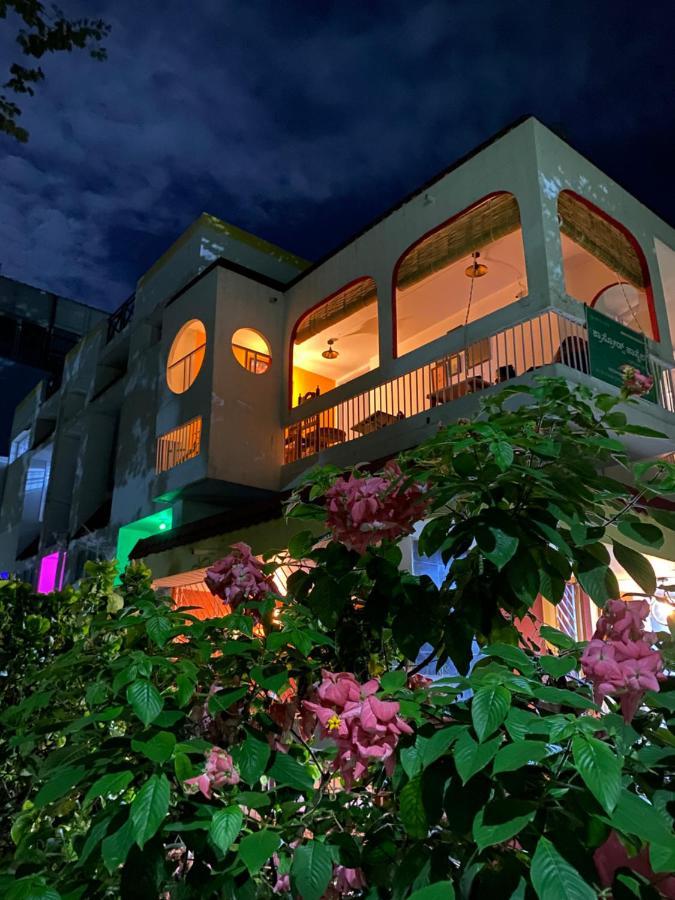 Crossroads Hostel 1980 Mysore Luaran gambar