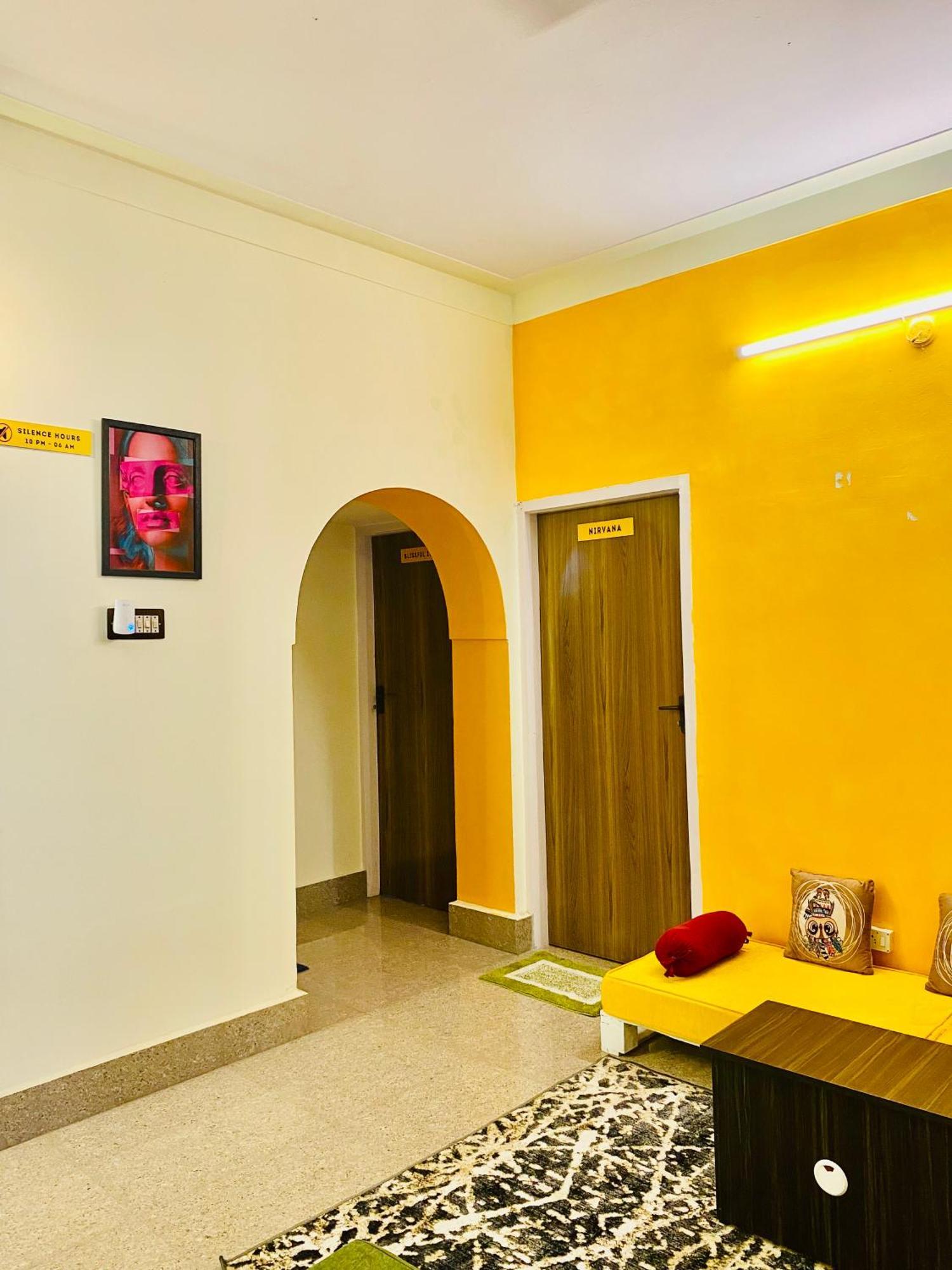 Crossroads Hostel 1980 Mysore Luaran gambar