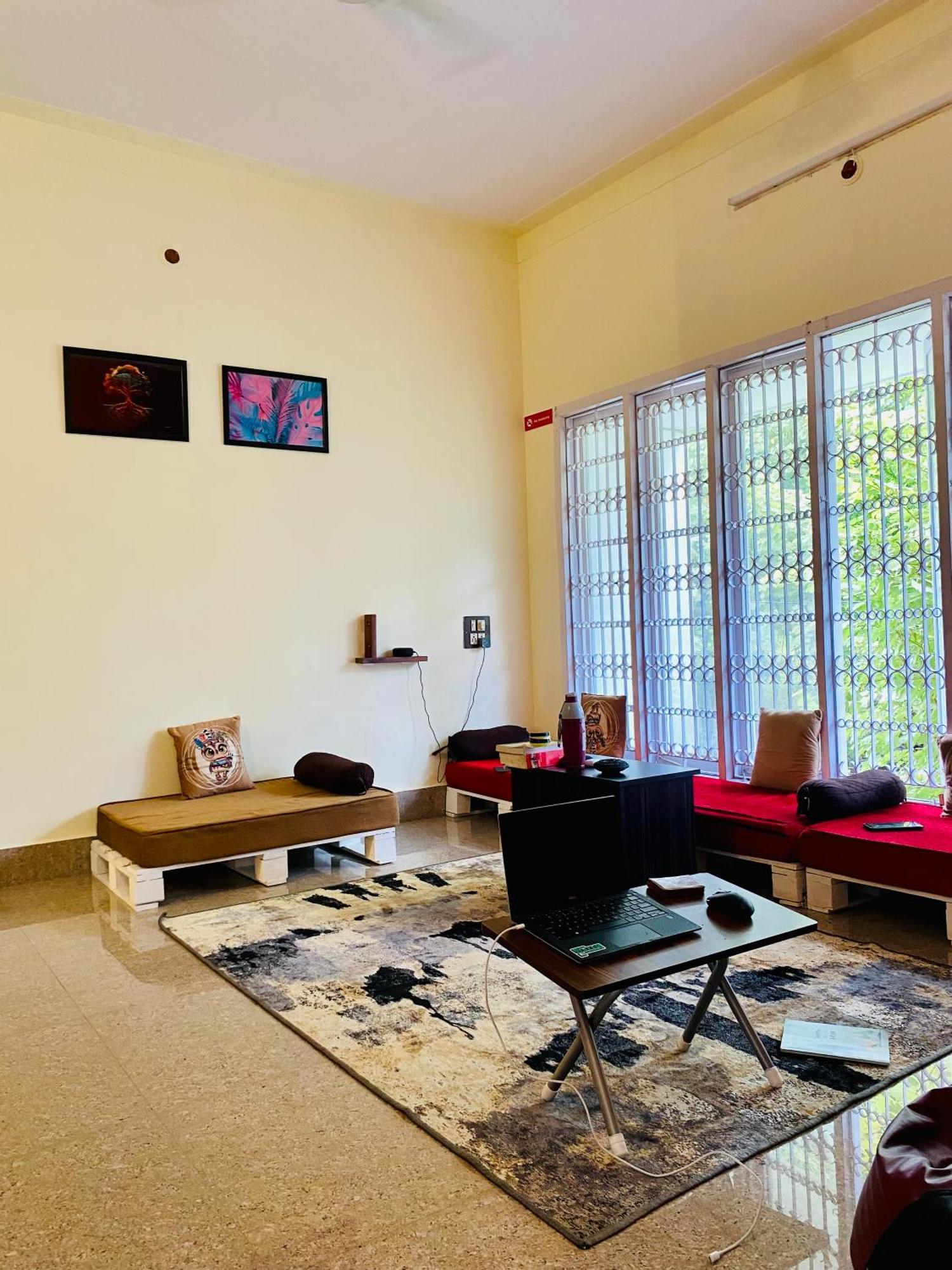 Crossroads Hostel 1980 Mysore Luaran gambar